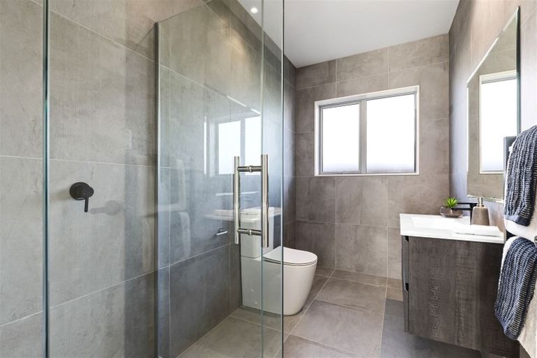 Photo of property in 20 Gilbransen Road, Kumeu, 0810