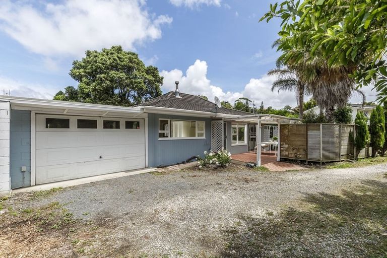 Photo of property in 1/7 Tallington Crescent, Torbay, Auckland, 0630