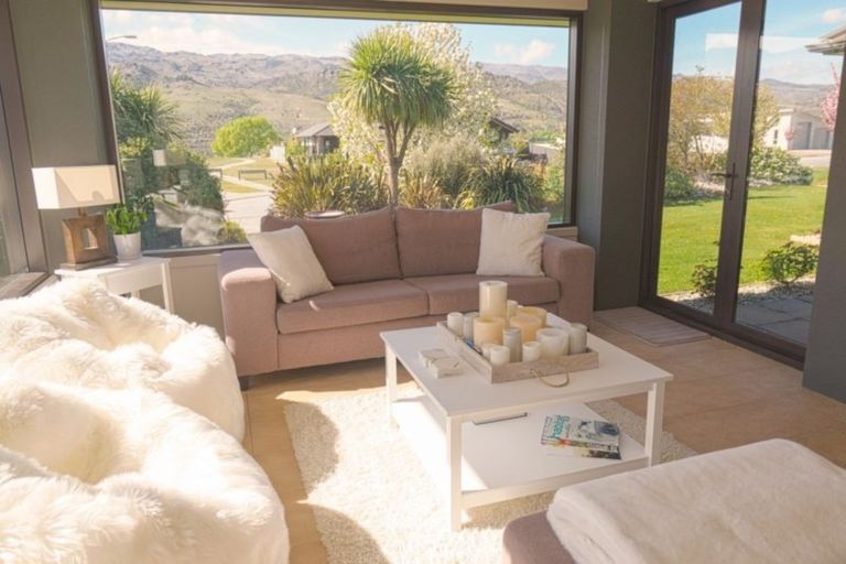 Photo of property in 21 De Bettencor Place, Mount Pisa, Cromwell, 9383