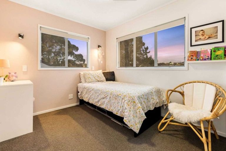 Photo of property in 93 Oreil Avenue, West Harbour, Auckland, 0618