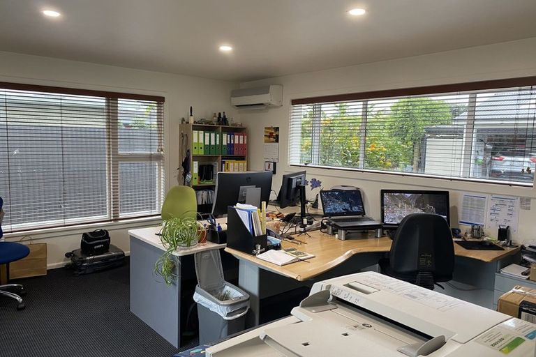 Photo of property in 122 Waimairi Road, Ilam, Christchurch, 8041