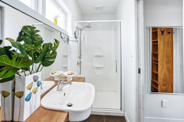 Photo of property in 37 Haruru Falls Road, Haruru, 0204