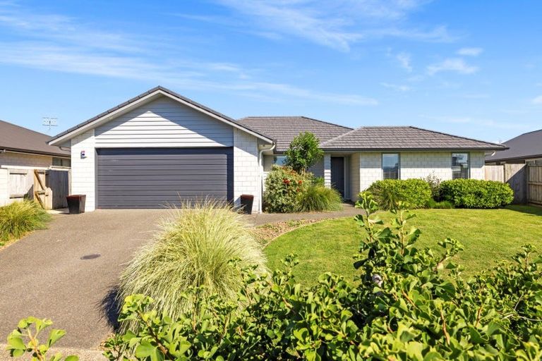 Photo of property in 98 Penetaka Heights, Pyes Pa, Tauranga, 3112