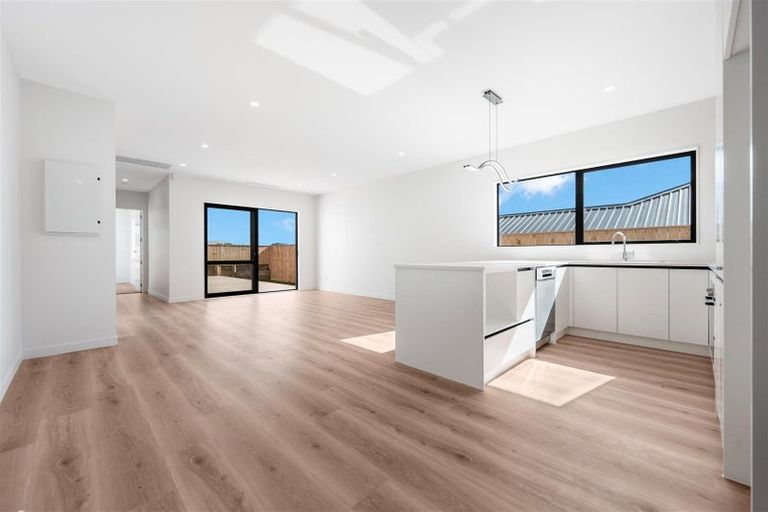 Photo of property in 50 Whakairo Crescent, Gulf Harbour, Whangaparaoa, 0930