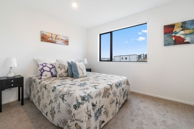 Photo of property in 33b Crestview Rise, Papakura, 2110