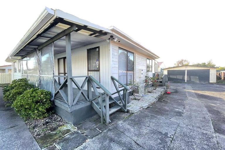 Photo of property in 5 Booralee Avenue, Botany Downs, Auckland, 2010