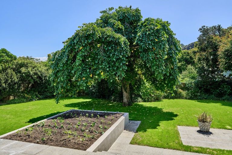 Photo of property in 5 Cheviot Road, Lowry Bay, Lower Hutt, 5013