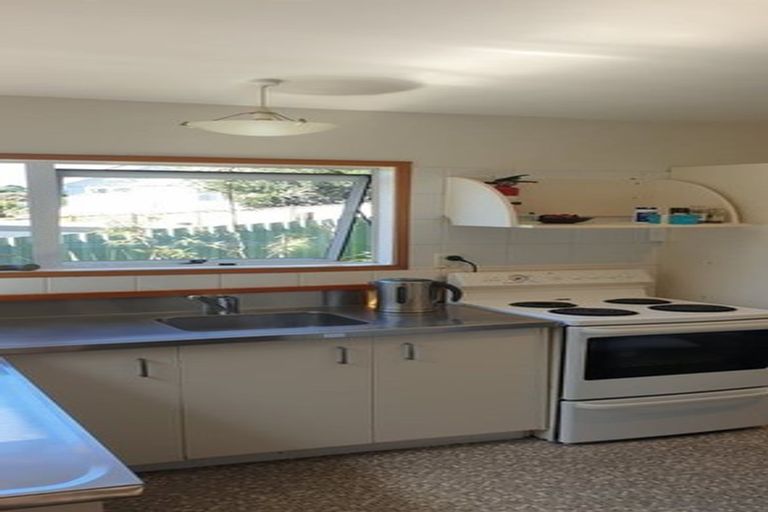 Photo of property in 28 Compton Street, Hillcrest, Auckland, 0627