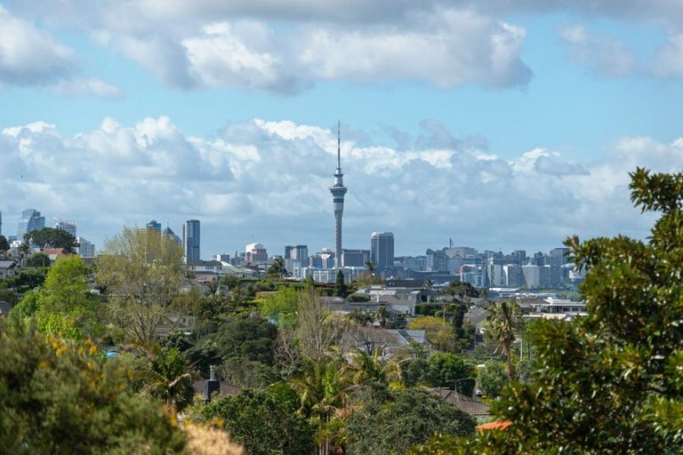 Photo of property in 1/20a Rawene Road, Birkenhead, Auckland, 0626