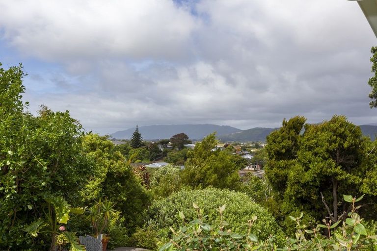Photo of property in 12a Kohutuhutu Road, Raumati Beach, Paraparaumu, 5032