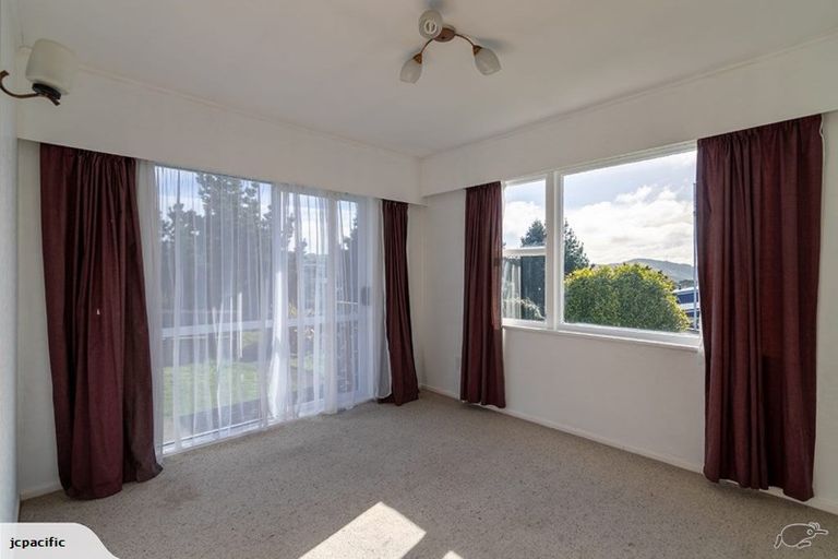 Photo of property in 23 Glen Alton Avenue, Paparangi, Wellington, 6037
