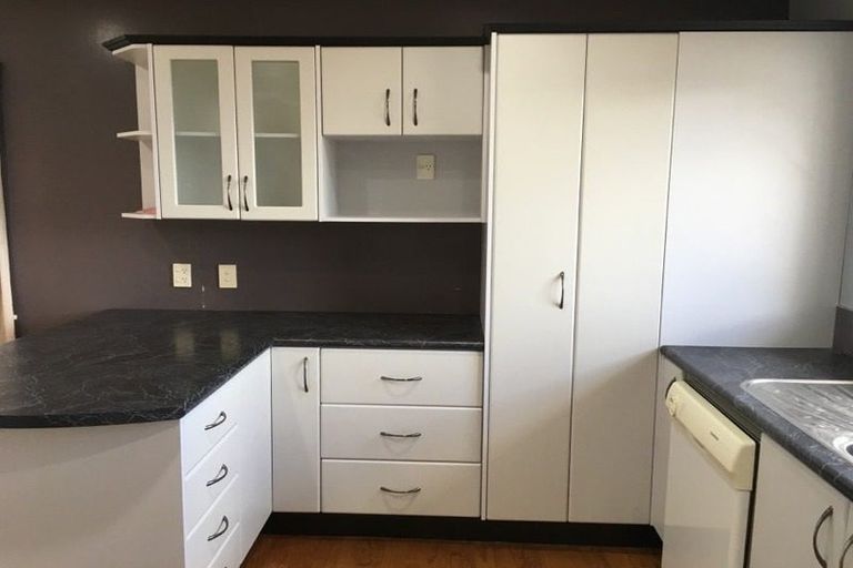 Photo of property in 16 Taupo Street, Green Bay, Auckland, 0604