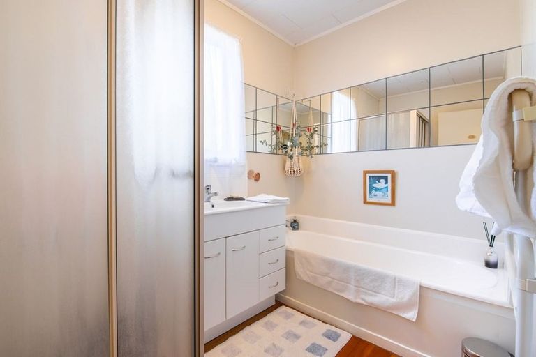 Photo of property in 23 Finlow Drive, Te Atatu South, Auckland, 0610