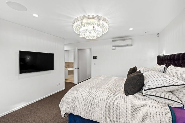 Photo of property in 14 Sir Lincoln Drive, Kumeu, 0810