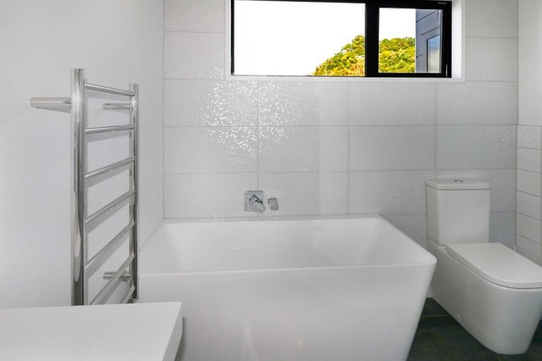 Photo of property in 6 Satchell Way, Kaiwharawhara, Wellington, 6035