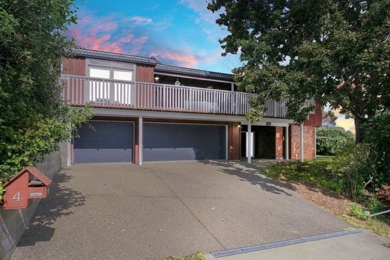 Photo of property in 4 Hollyhock Place, Browns Bay, Auckland, 0630