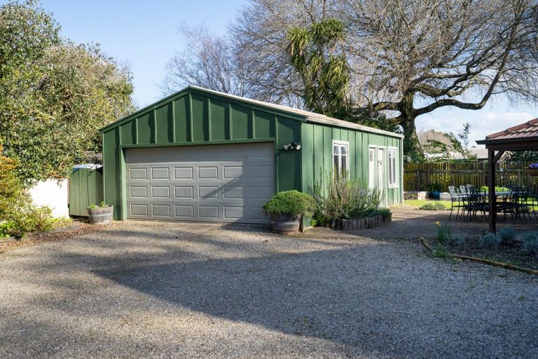 Photo of property in 261 Shakespeare Street, Leamington, Cambridge, 3432