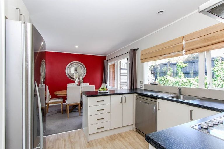 Photo of property in 21 Rotoiti Avenue, Pakuranga Heights, Auckland, 2010