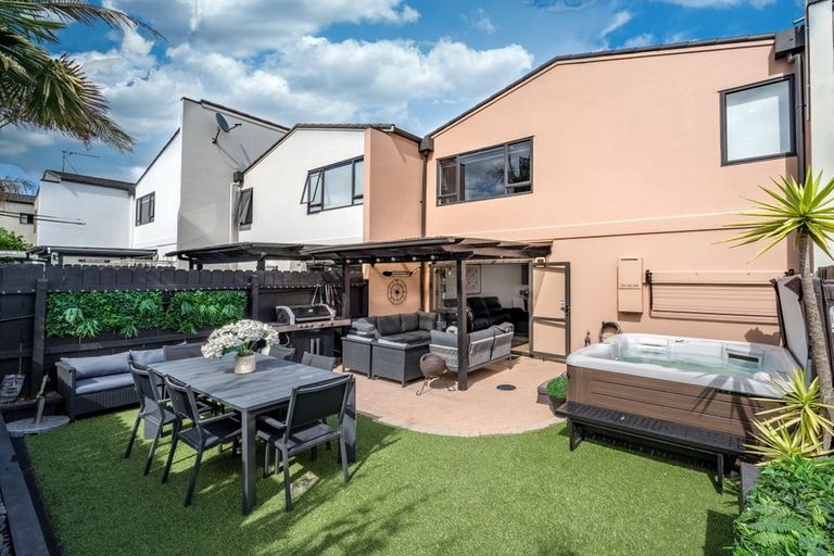 Photo of property in 10 Puma Drive, Golflands, Auckland, 2013