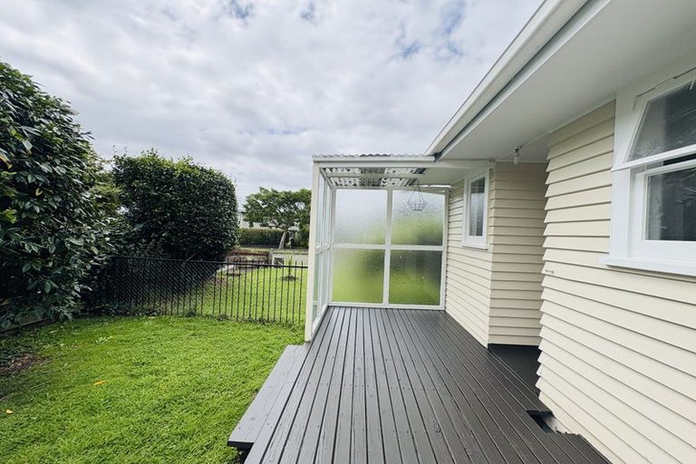 Photo of property in 80a Wikiriwhi Crescent, Awapuni, Palmerston North, 4412