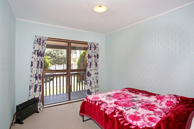 Photo of property in 26 Kingsclere Place, Goodwood Heights, Auckland, 2105