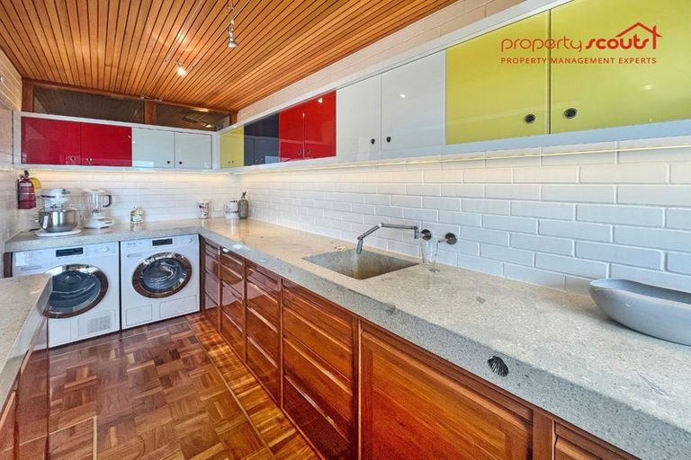 Photo of property in Seaview Apartments, 5/64 Milford Road, Milford, Auckland, 0620
