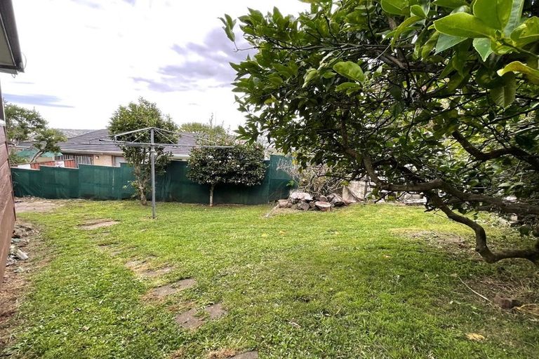Photo of property in 27 Chatsworth Crescent, Pakuranga Heights, Auckland, 2010