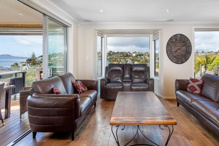 Photo of property in 29 Hyde Road, Rothesay Bay, Auckland, 0630