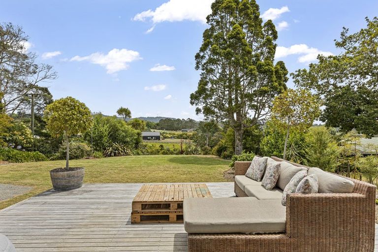 Photo of property in 76 Shaw Road, Oratia, Auckland, 0604