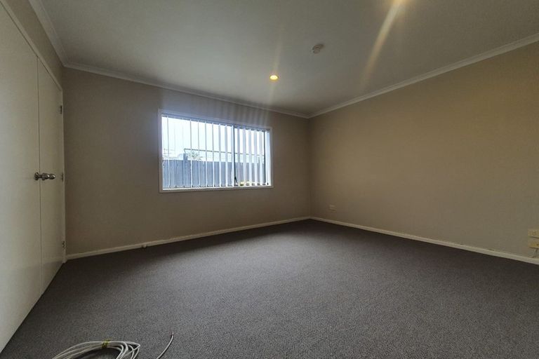 Photo of property in 14 Glenveagh Park Drive, Weymouth, Auckland, 2103