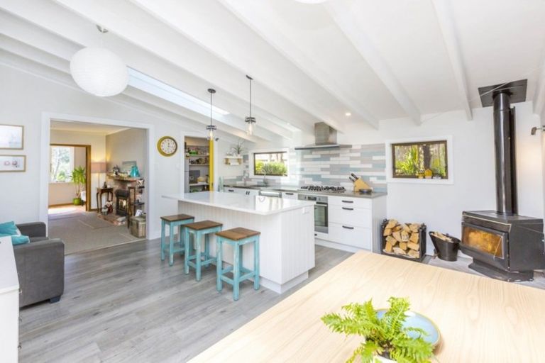 Photo of property in 38 Jocelyn Crescent, Pinehaven, Upper Hutt, 5019