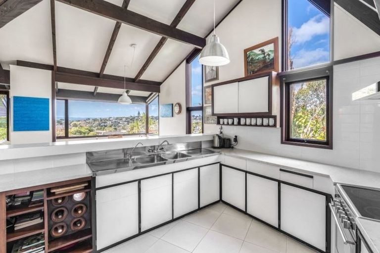 Photo of property in 18 Amante Crescent, Mairangi Bay, Auckland, 0630