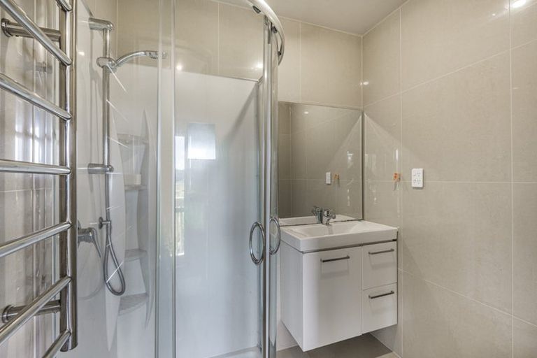 Photo of property in 29 Schopolo Place, Schnapper Rock, Auckland, 0632