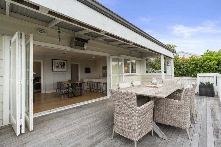 Photo of property in 100 Calliope Road, Stanley Point, Auckland, 0624