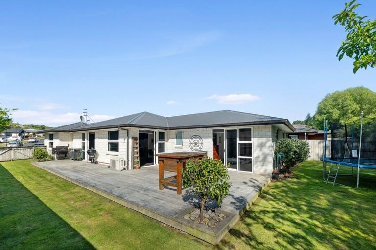 Photo of property in 64 Fairfax Crescent, Pyes Pa, Tauranga, 3112