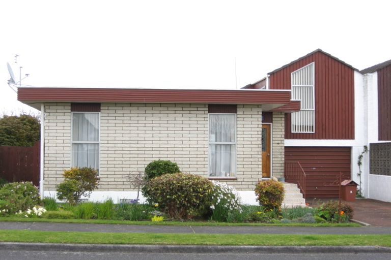 Photo of property in 5a Riversdale Drive, Merrilands, New Plymouth, 4312