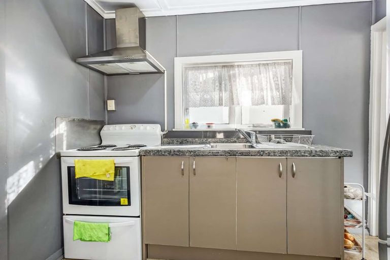 Photo of property in 710 Heretaunga Street East, Parkvale, Hastings, 4122