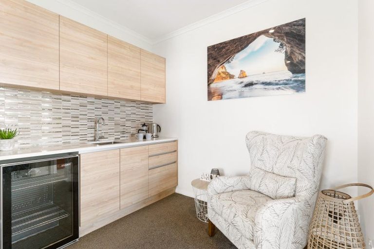 Photo of property in 69 Maka Terrace, Orewa, 0931