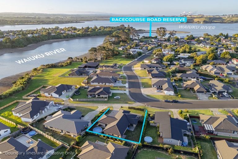 Photo of property in 50 Harbour Crest Drive, Waiuku, 2123