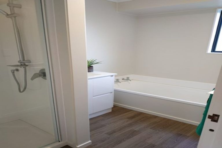 Photo of property in 2/21 Penion Drive, Flat Bush, Auckland, 2023