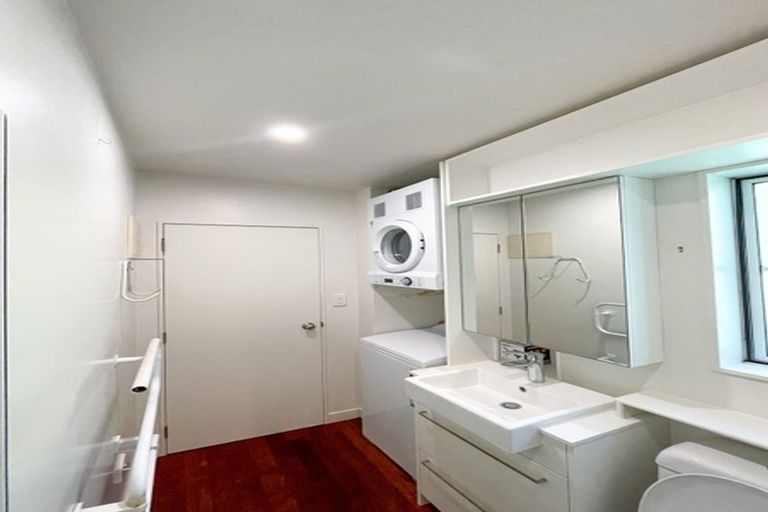 Photo of property in 33 Telephone Road, Birkenhead, Auckland, 0626