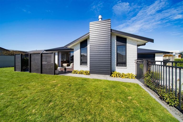 Photo of property in 4 Gleneagles Way, Waiwhakaiho, New Plymouth, 4312