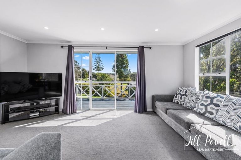 Photo of property in 10 View Street, Maungaturoto, 0520