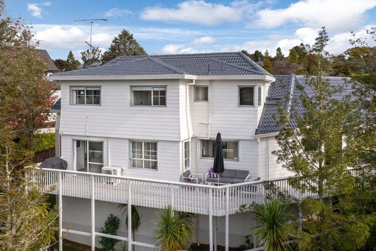 Photo of property in 44 Ravenstone Place, Chatswood, Auckland, 0626