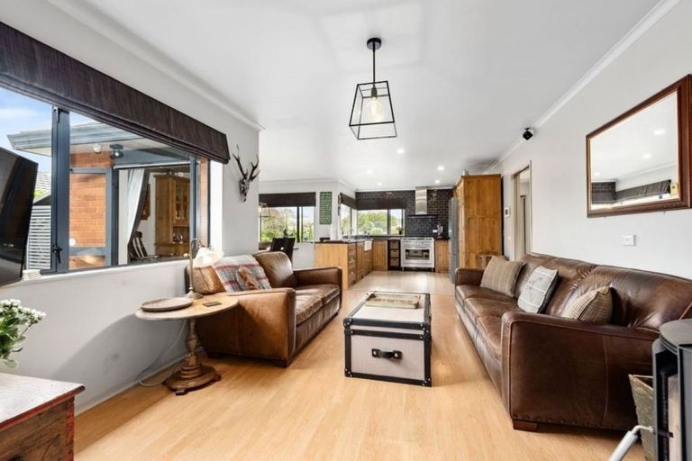 Photo of property in 23 Carlow Grove, Birchville, Upper Hutt, 5018