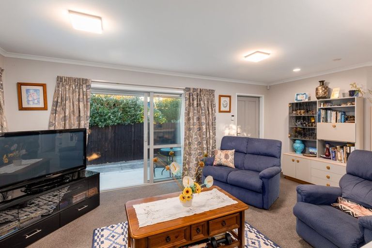 Photo of property in 238 Wainoni Road, Avondale, Christchurch, 8061