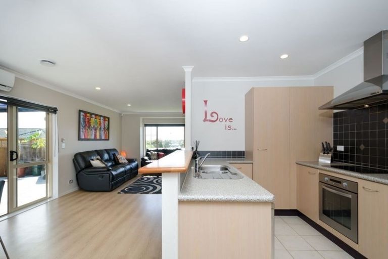 Photo of property in 21 Richfield Crescent, Westgate, Auckland, 0614