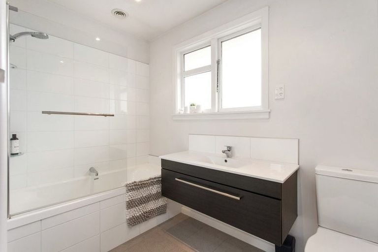 Photo of property in 70 Grahams Road, Burnside, Christchurch, 8041