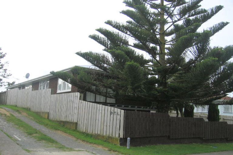 Photo of property in 30 Beauzami Crescent, Ascot Park, Porirua, 5024