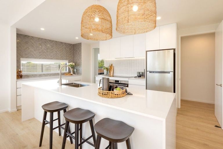 Photo of property in 2 Mccahon Drive, Rangiora, 7400